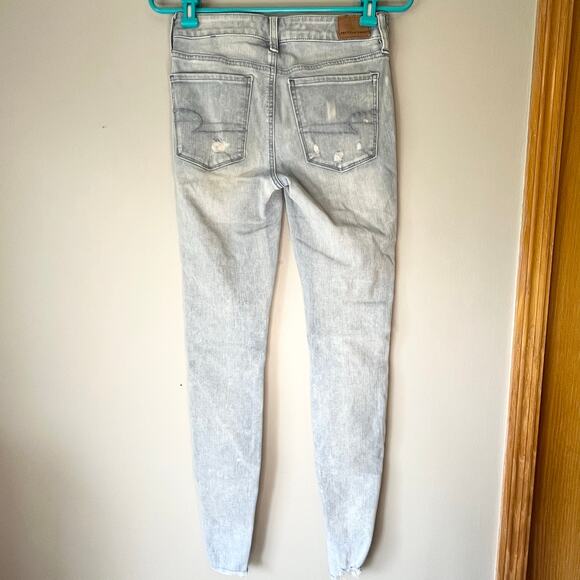American Eagle Light Acid Wash Distressed 360° Next Level Stretch Jegging Sz 2 - Picture 2 of 12